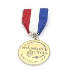 Medalla fundida a presión chapada en oro.